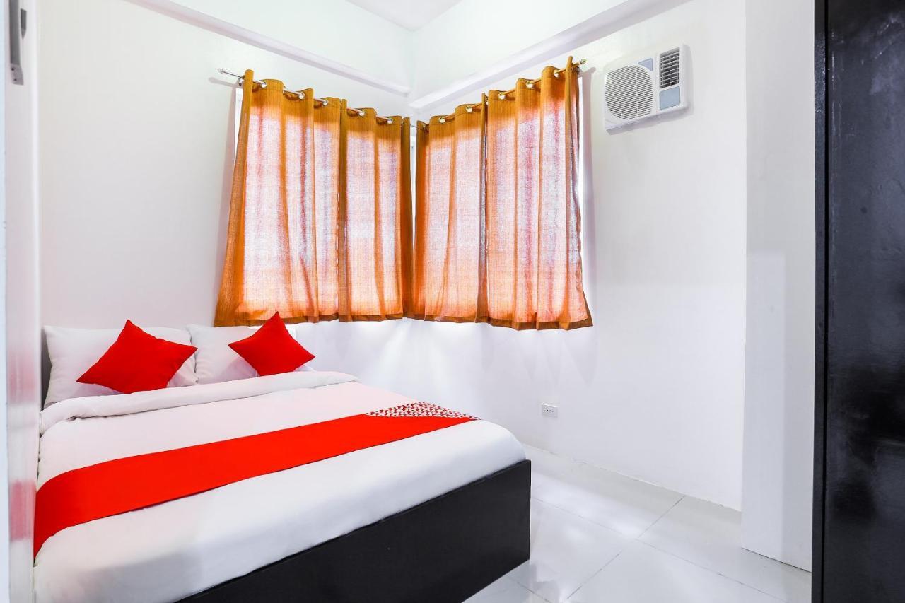 Oyo 505 Jardin Suites Манила Екстериор снимка
