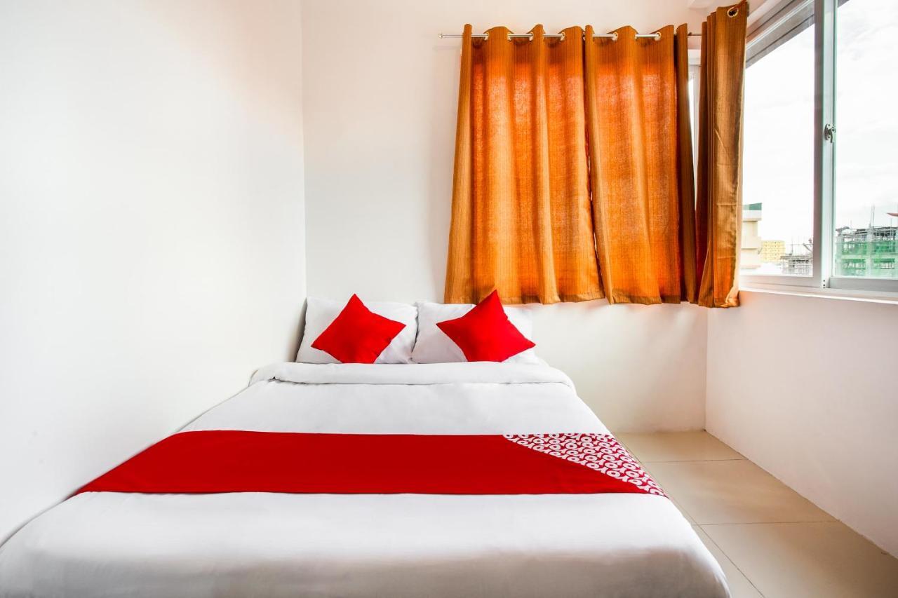 Oyo 505 Jardin Suites Манила Екстериор снимка