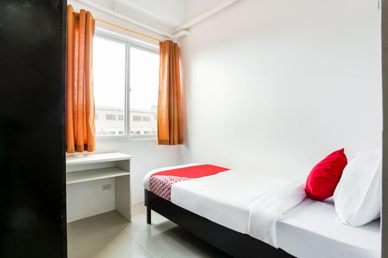 Oyo 505 Jardin Suites Манила Екстериор снимка