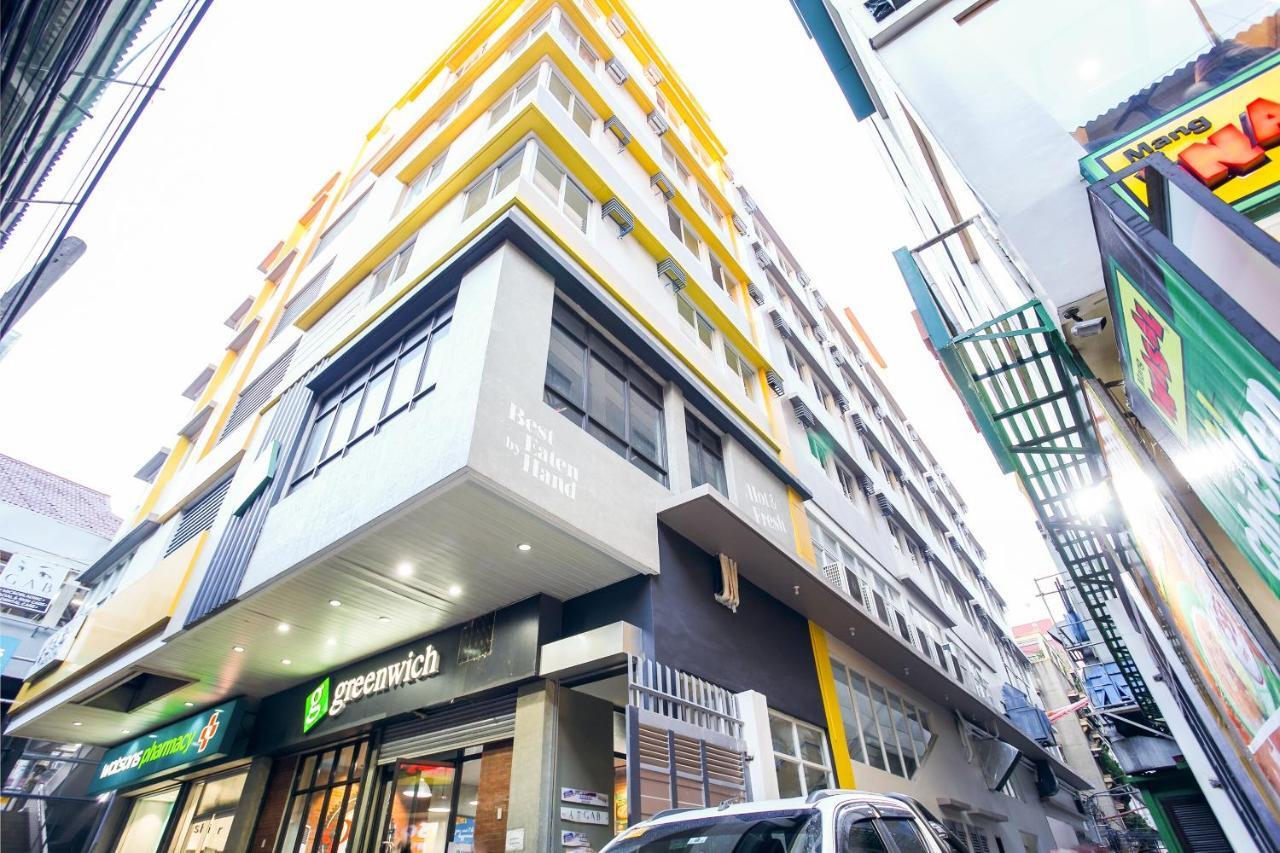 Oyo 505 Jardin Suites Манила Екстериор снимка