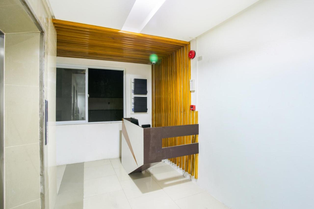 Oyo 505 Jardin Suites Манила Екстериор снимка