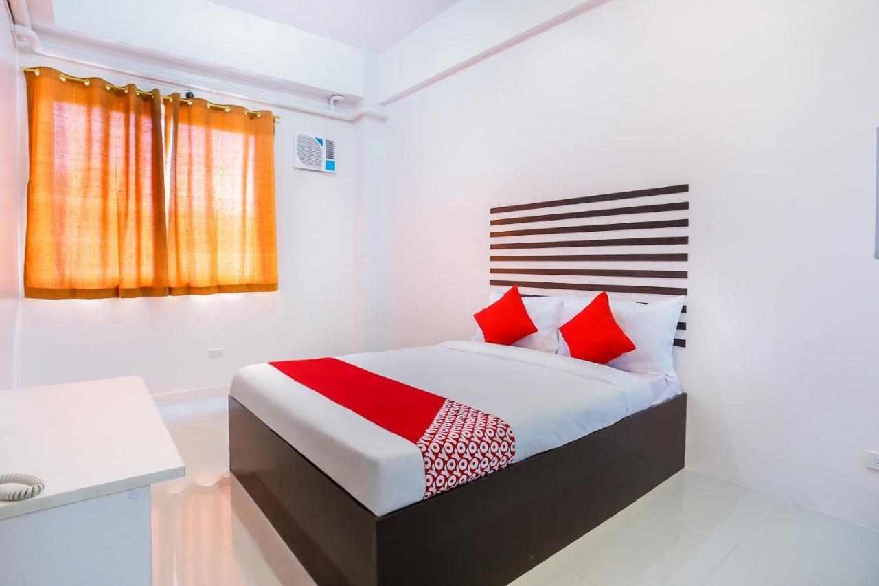 Oyo 505 Jardin Suites Манила Стая снимка