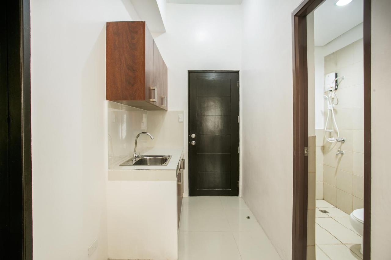Oyo 505 Jardin Suites Манила Екстериор снимка