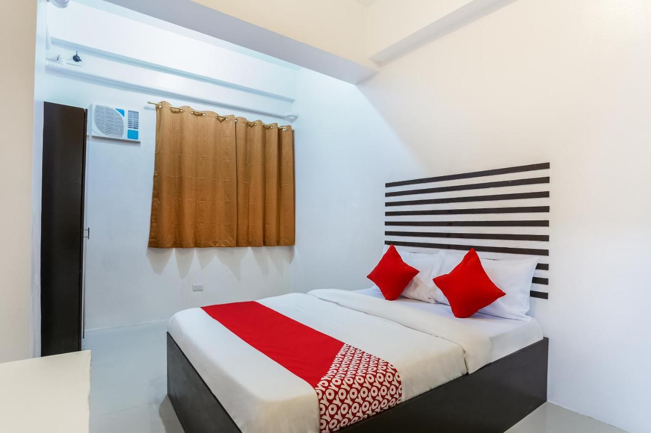 Oyo 505 Jardin Suites Манила Екстериор снимка